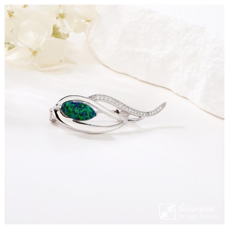 Broszka srebrna 925 z ciemnozielonym akcentem – elegancka smukłość