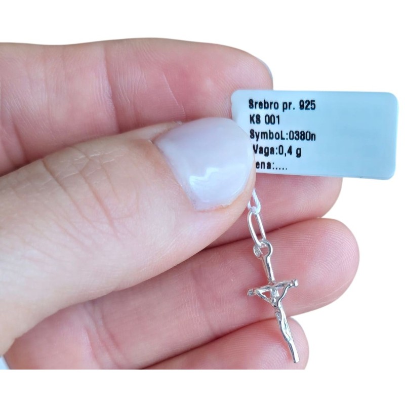 Srebrny krzyżyk męski 925 z Panem Jezusem – klasyczny symbol