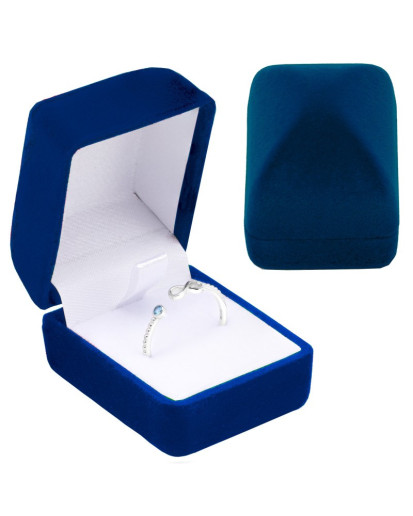 Pudełko welurowe na pierścionek granatowe z białą wkładką