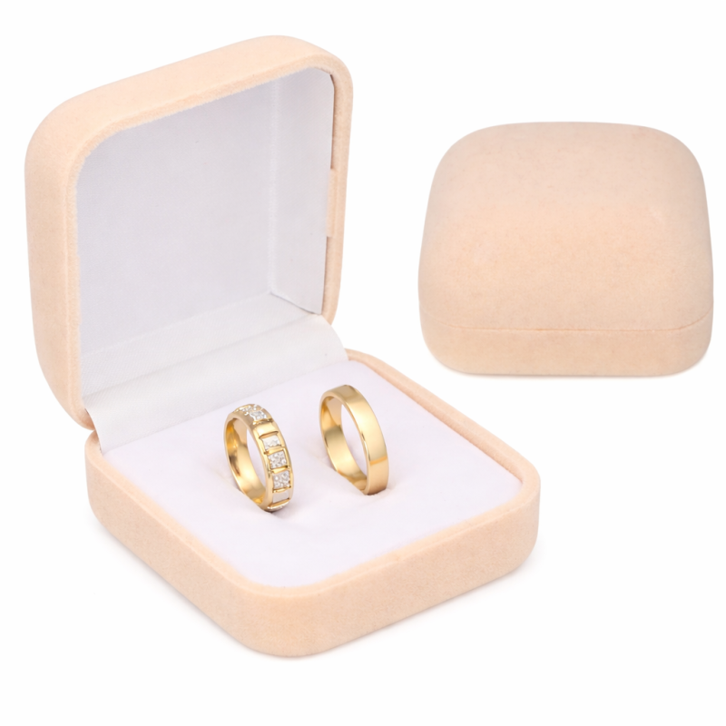 PUDEŁKO KREMOWE WELUROWE NA OBRĄCZKI ŚLUBNE , KOLCZYKI