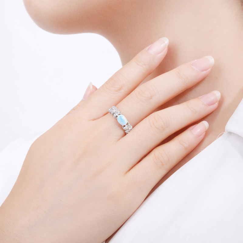 Srebrny pierścionek rodowany 925 z białym opalem | Damski