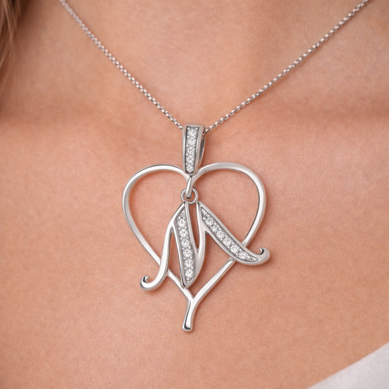 Zawieszka serce z literą M – srebro rodowane 925, cyrkonie