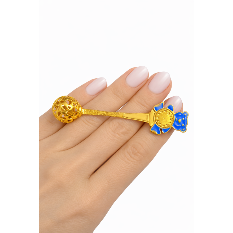 Srebrna grzechotka 925 na chrzest dla dziecka pozłacana z niebieskim misiem