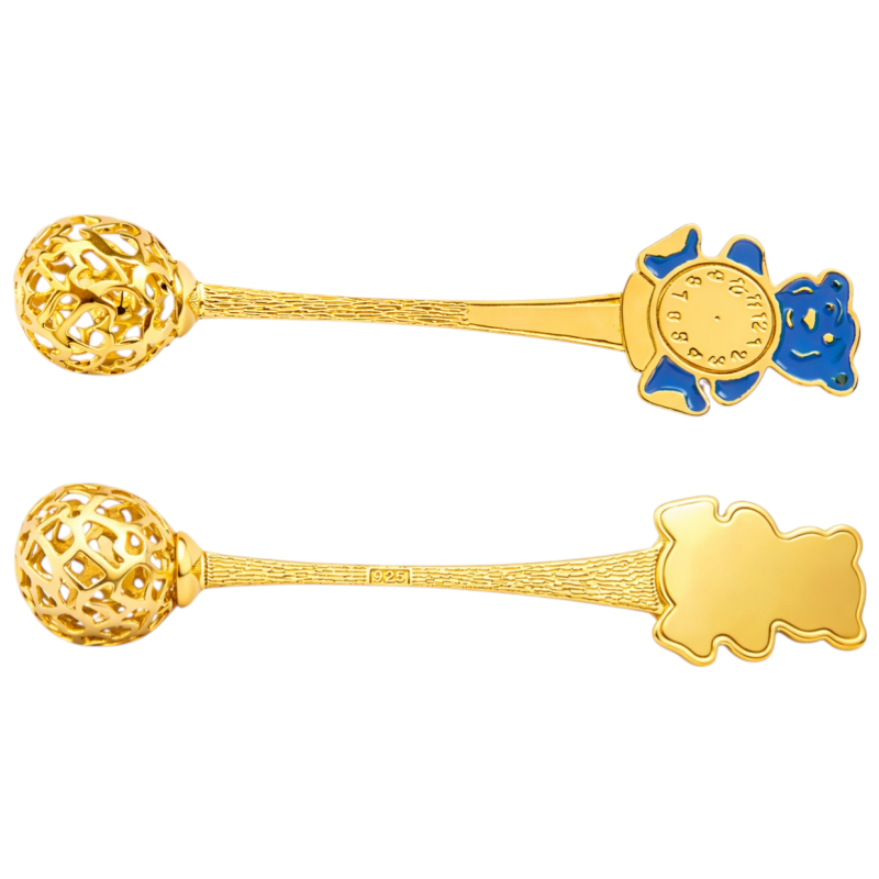 Srebrna grzechotka 925 na chrzest dla dziecka pozłacana z niebieskim misiem