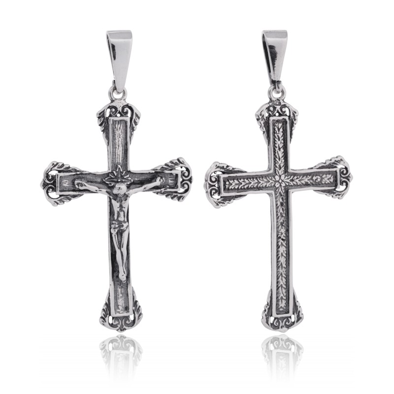 Krzyżyk srebrny z Jezusem 925 oksydowany – klasyczna zawieszka