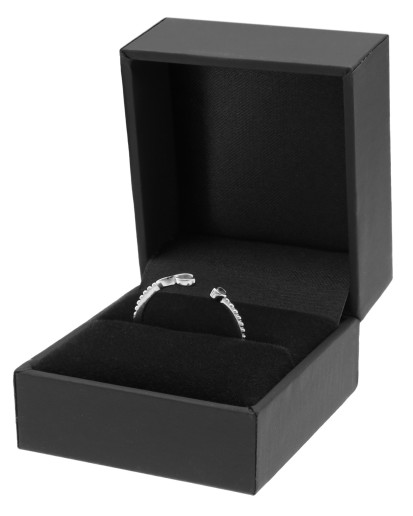 PUDEŁKO WELUROWE NA PIERŚCIONEK ZARĘCZYNOWY , ZARĘCZYNY .