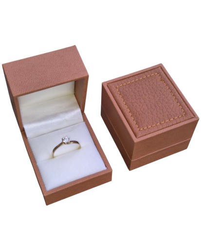 Ekskluzywne skórzane pudełko jubilerskie na pierścionek zaręczyny